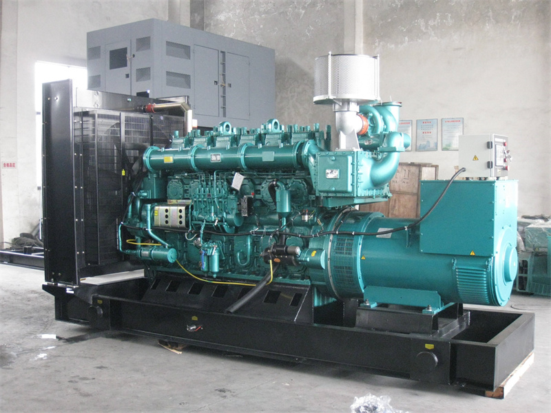 合阳200KW 柴油发电机的油耗是多少？